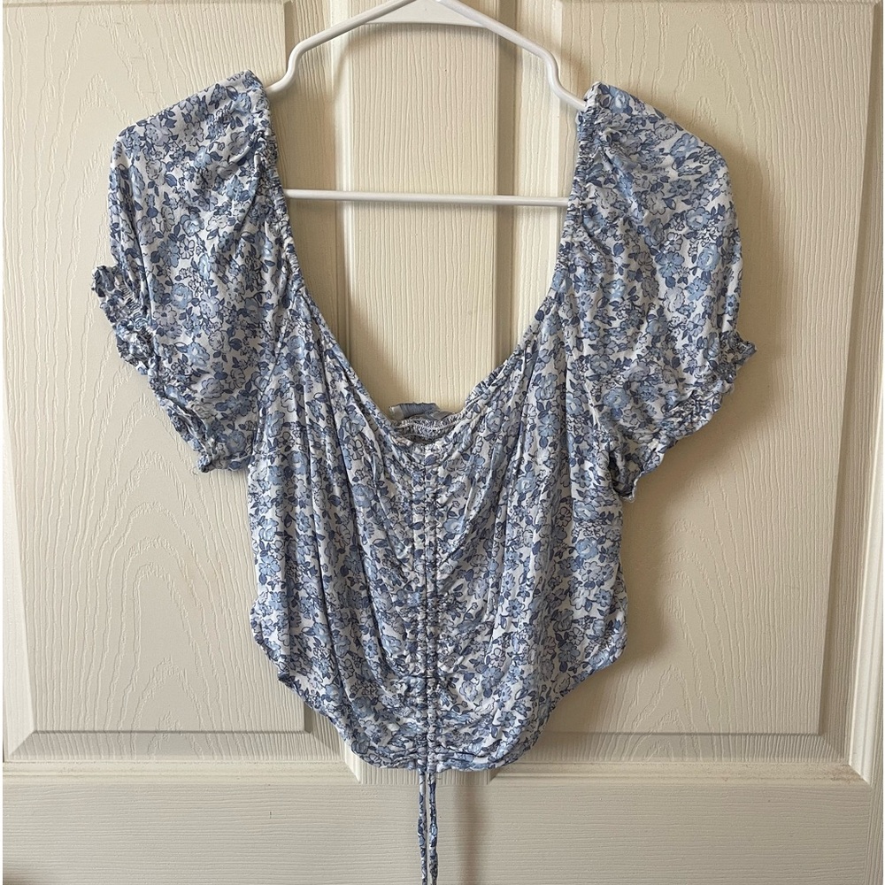American Eagle blue floral top